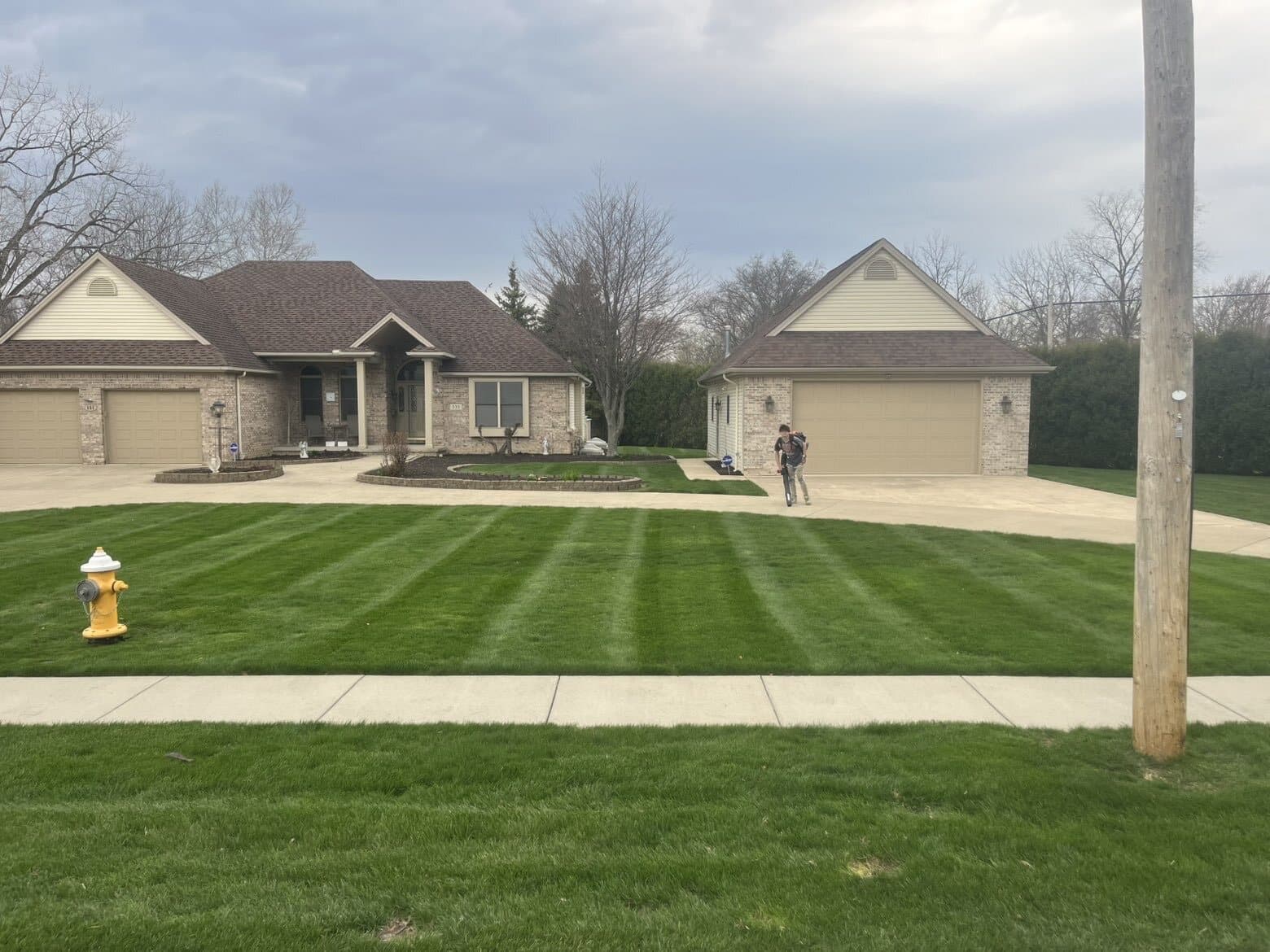 Clean Edge team completing detailed lawn service